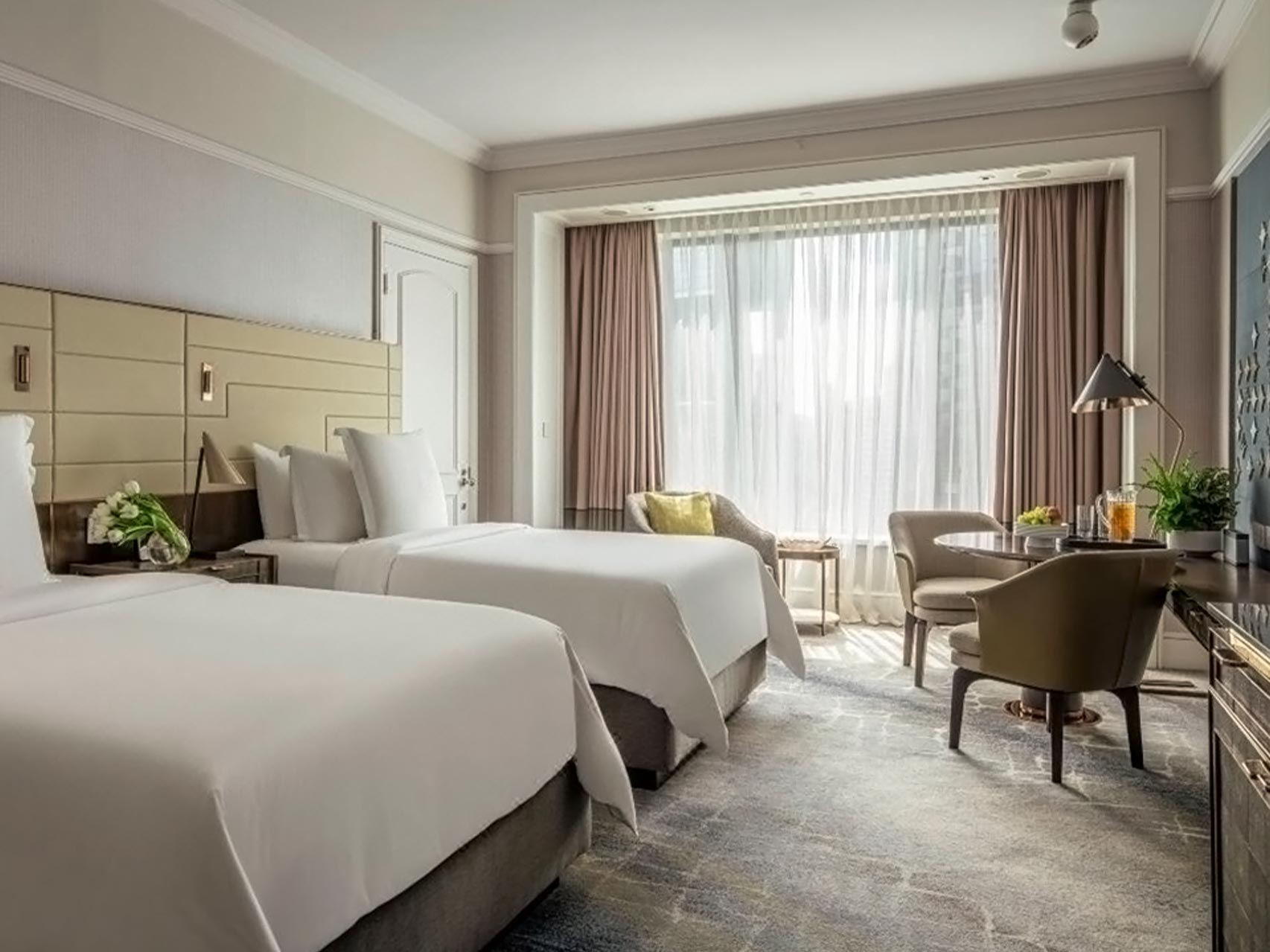 Four Seasons Hotel Bedroom Furniture Suite